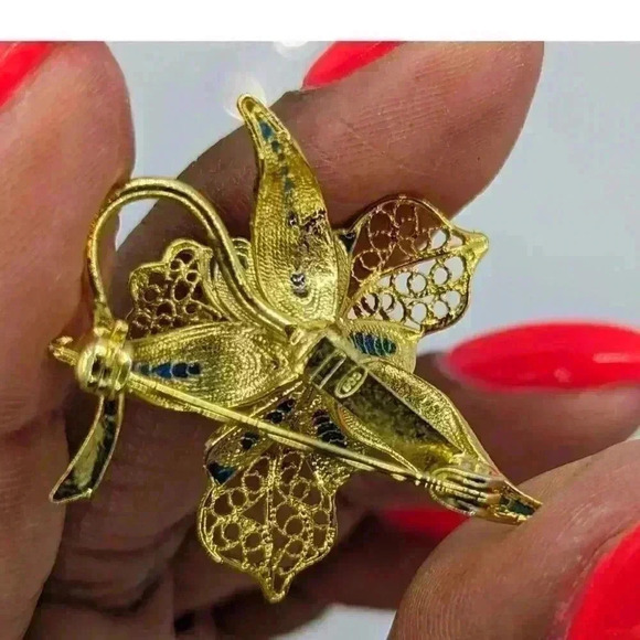 Vintage Inspired Enamel Flower Brooch - Elegant Gold Tone Accent - Picture 3 of 5